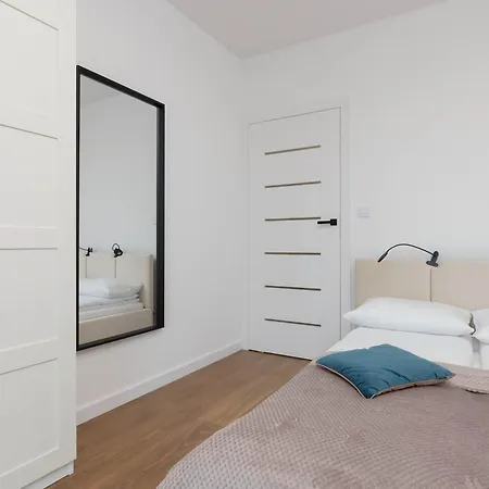 Family In With Parking And Playground By Renters Apartamento